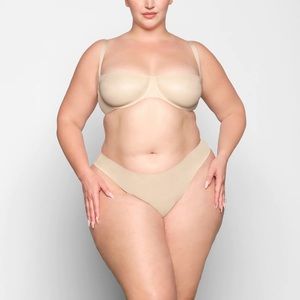 44D size NO SHOW
MOLDED UNLINED BALCONETTE BRA